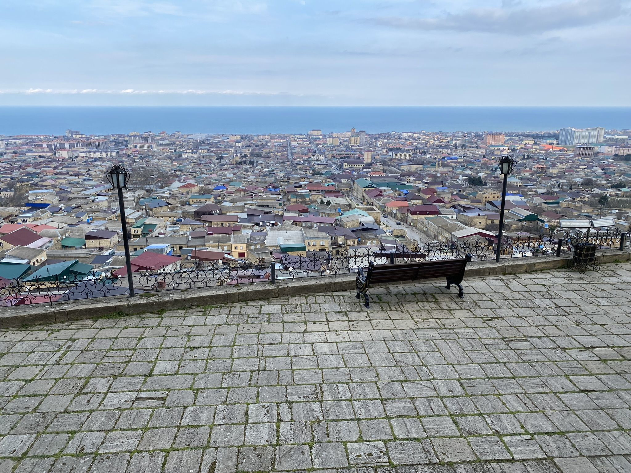 Крепость Нарын-Кала, шикарный вид на город Дербент – фотографии России