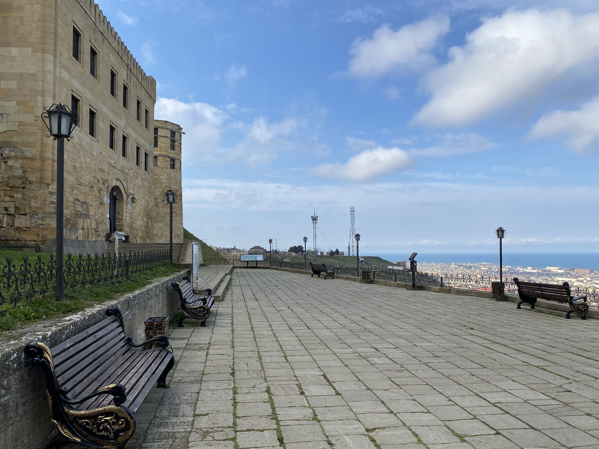 Нарын-Кала, площадка перед главным входом – фотографии России