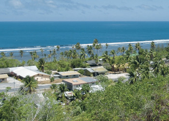 Жилые дома на берегу Тихого океана. Науру – фотографии Науру