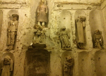 Сохранение трупов как взаимодействие живых и мёртвых в Катакомбах капуцинов в Сицилии, Италия – фотографии Италии