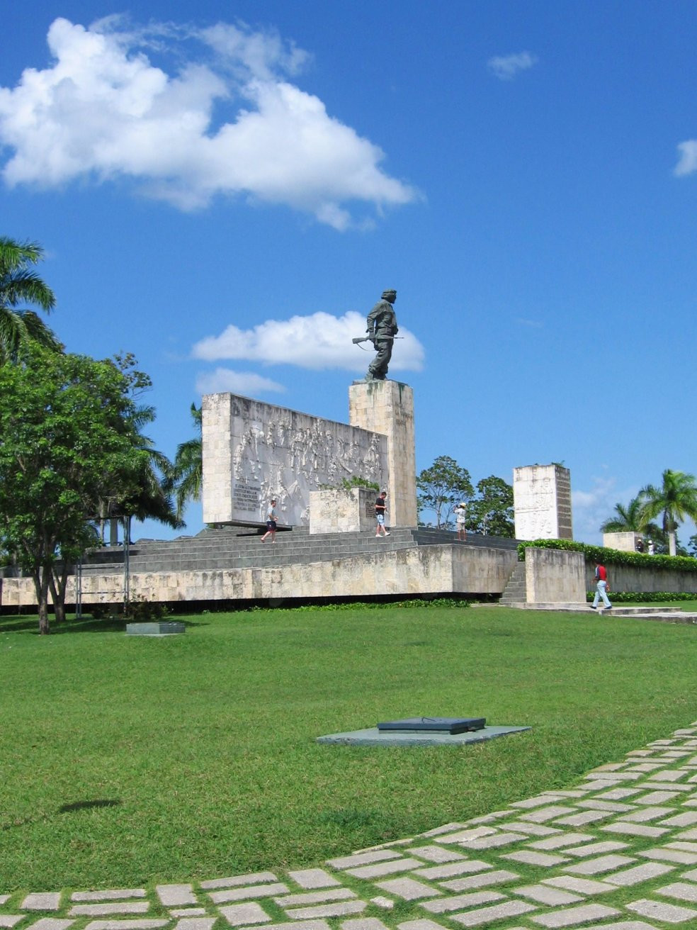 Памятник в Санта-Клара, Куба. Фото 1 – фотографии Кубы