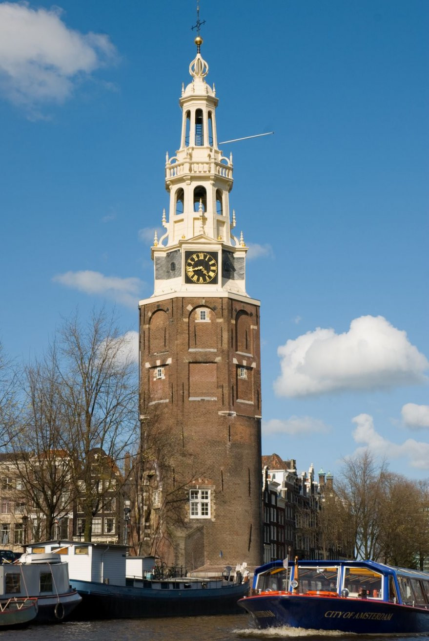 Церковная колокольня в Амстердаме, Нидерланды – фотографии Нидерландов