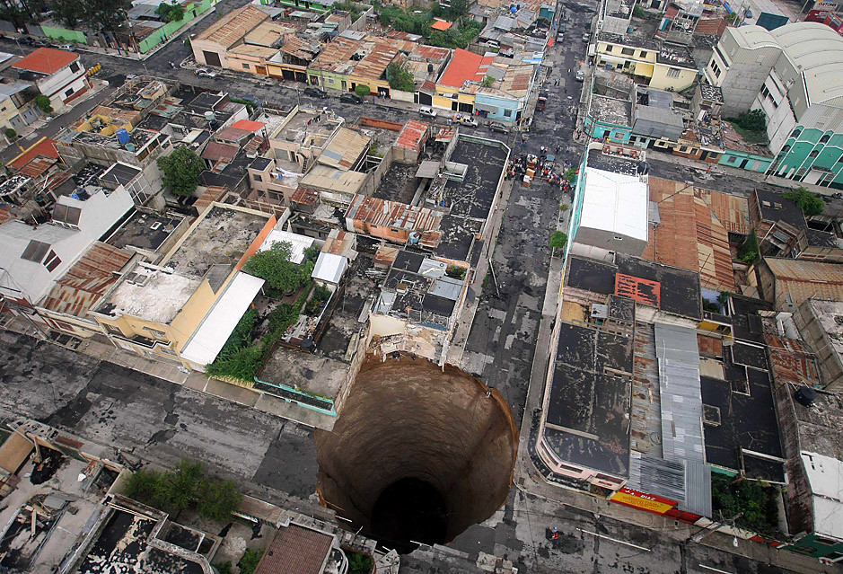 Карстовый провал в Гватемале – фотографии Гватемалы