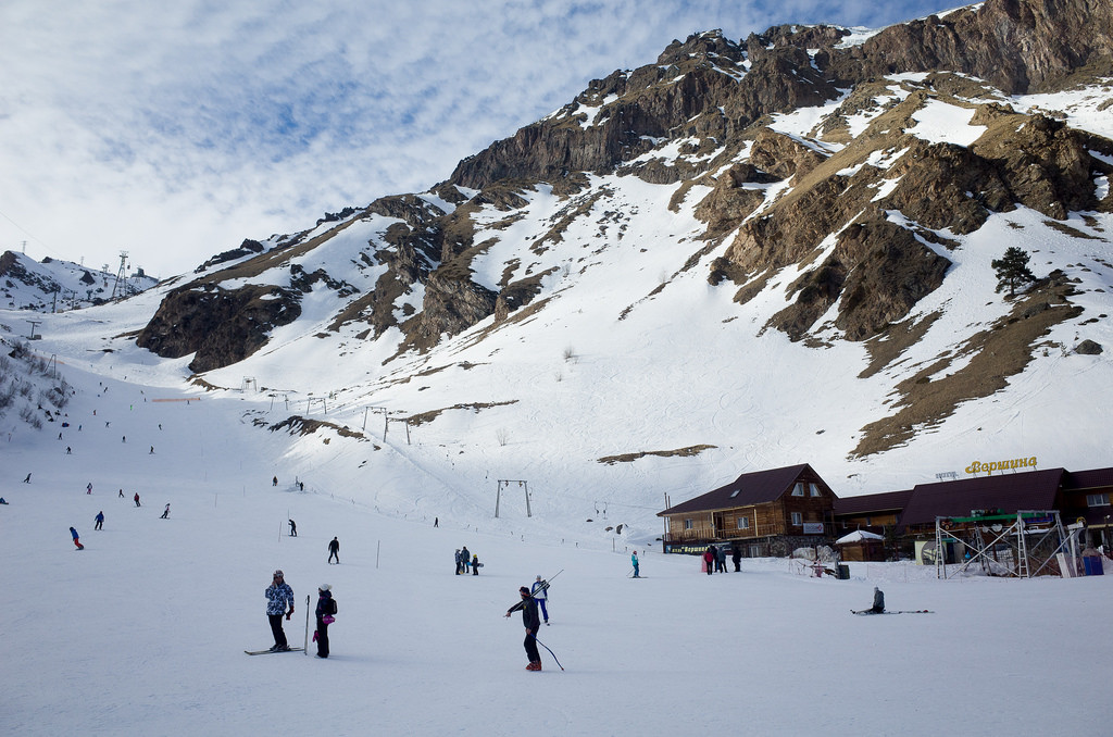 Поляна Азау, гора Эльбрус, Приэльбрусье, Россия – фотографии России
