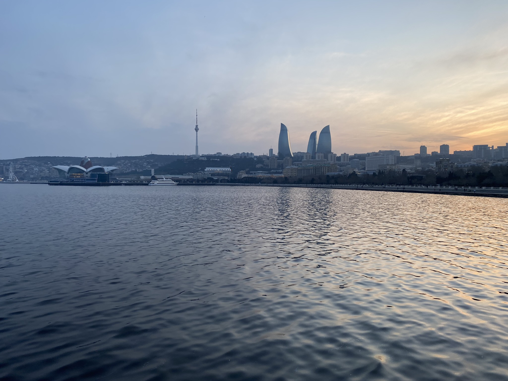 Вид на Баку с пристани – фотографии Азербайджана