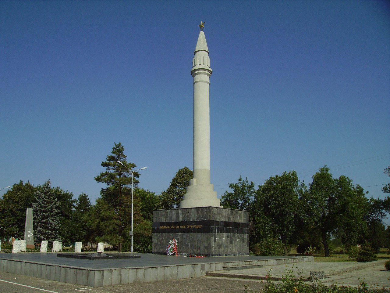 Памятник в Майкопе, Россия. Фото 6 – фотографии России