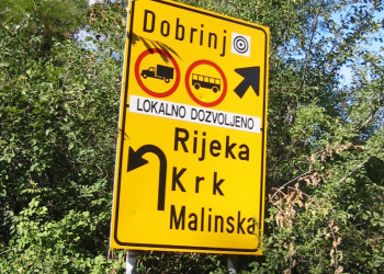 Указатель в Добринь, Хорватия – фотографии Хорватии