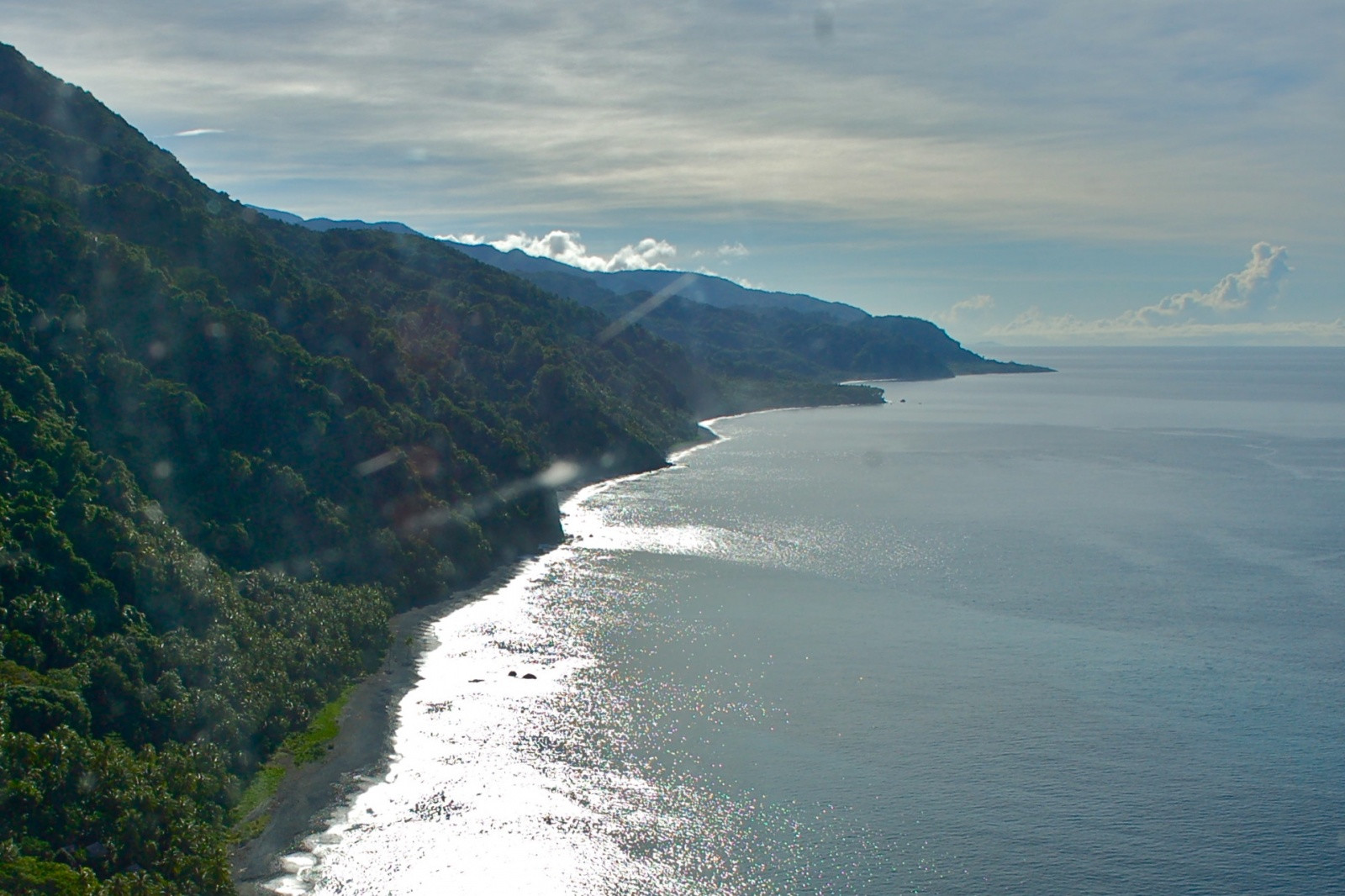 Пролетая над побережьем острова Гуадалканал – фотографии Соломоновых Островов