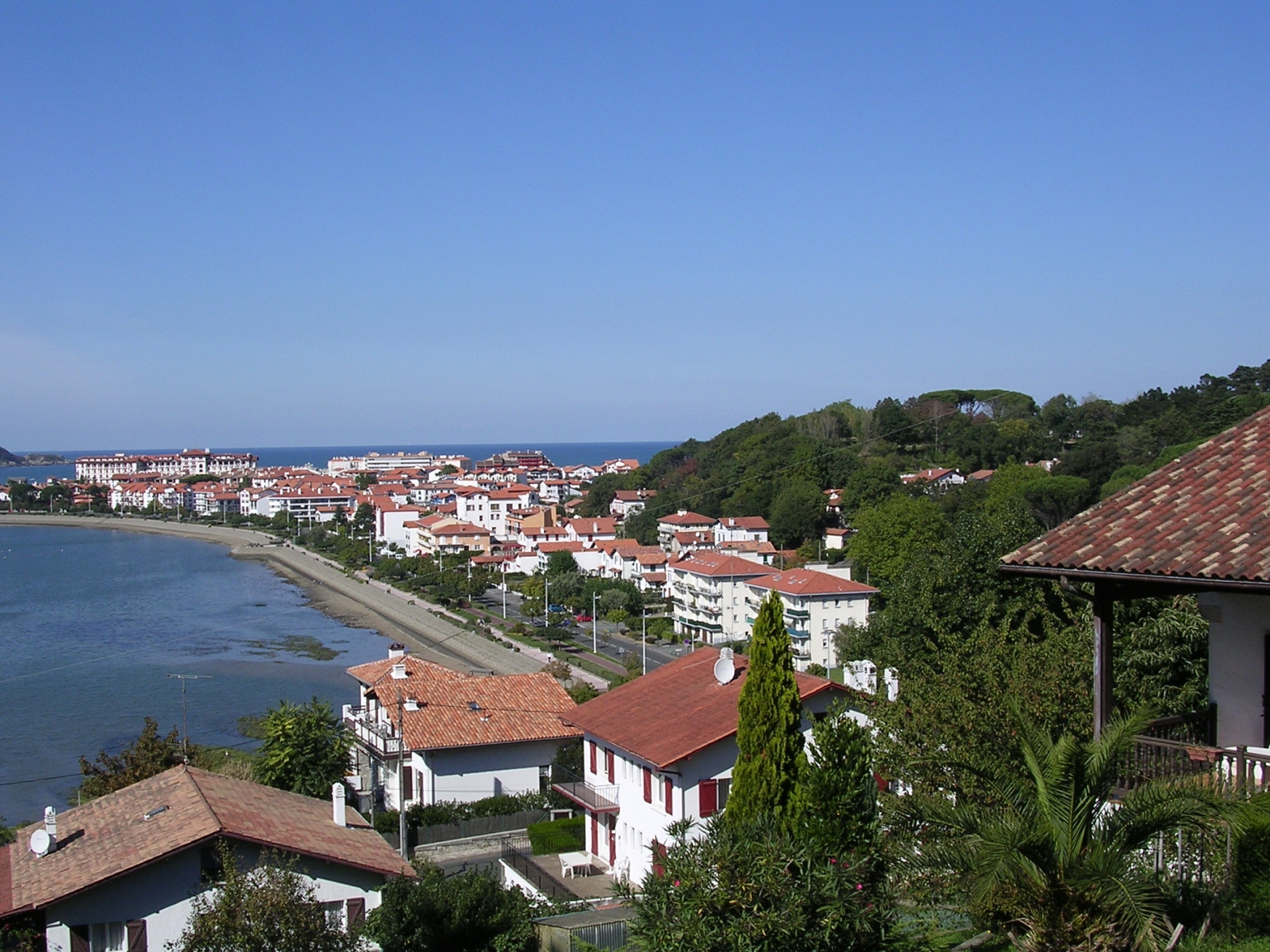 Панорамный вид в Андае, Франция – фотографии Франции