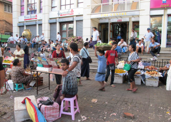 Базар в Янгоне, Мьянма – фотографии Мьянмы
