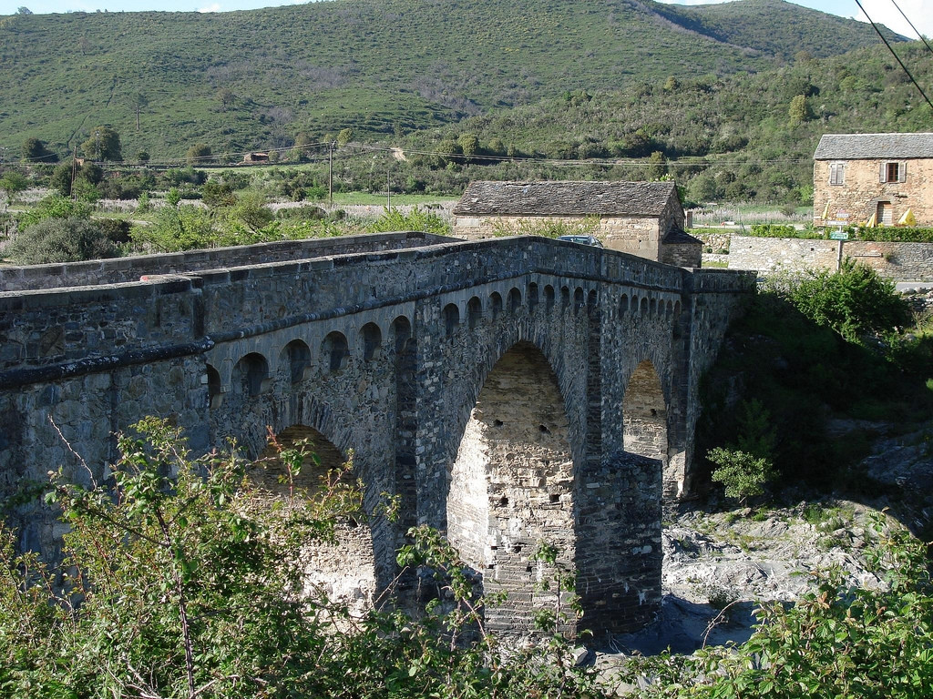 Мост в Алериа, Франция – фотографии Франции