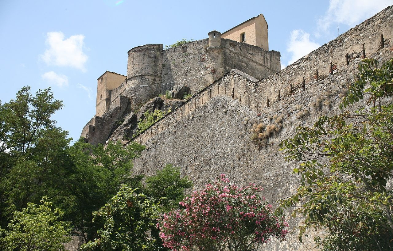 Крепость в Сартене, Франция – фотографии Франции