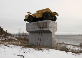 Памятник в Северобайкальске – фотографии России