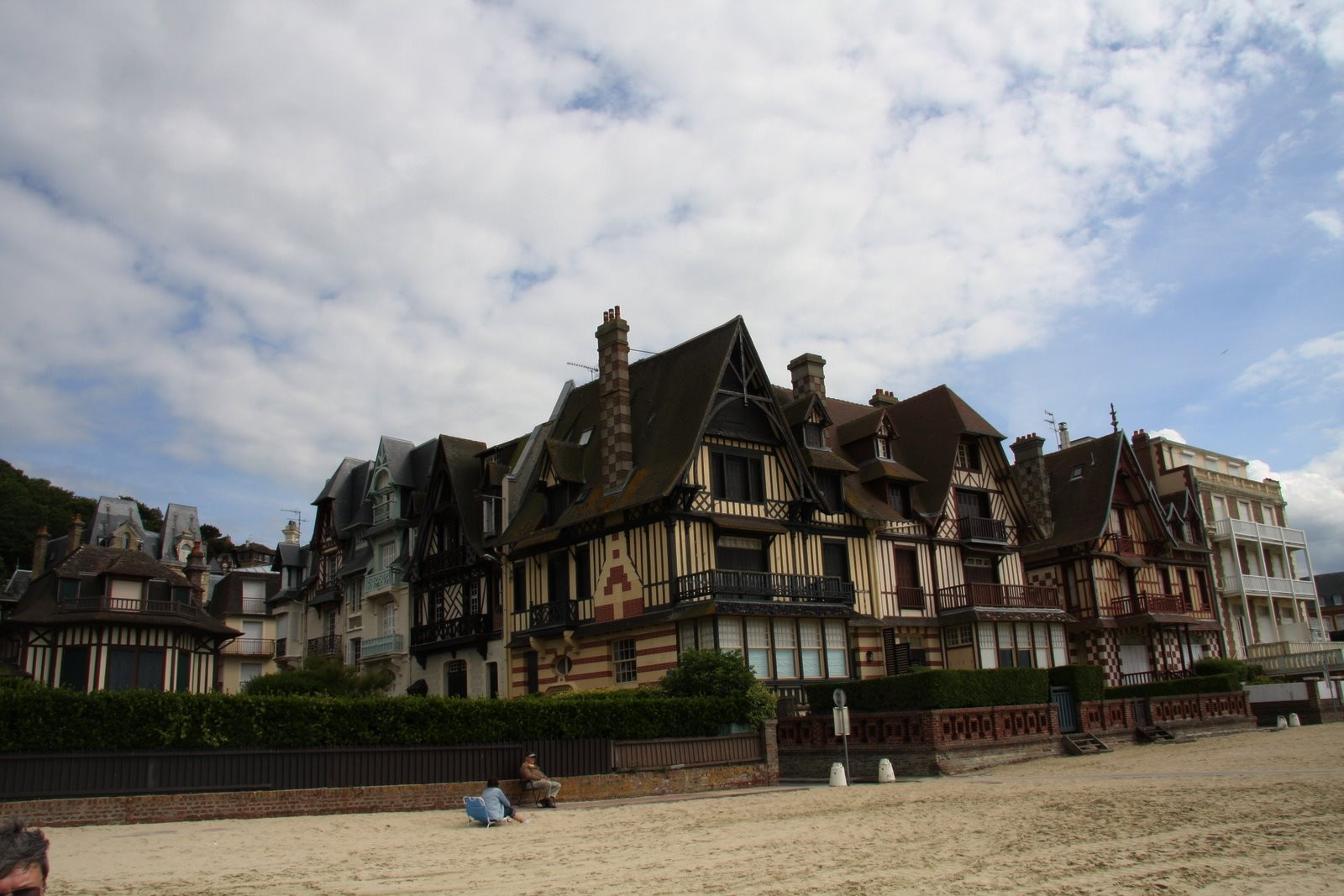 Дома в Трувиль-Сюр-Мер, Франция. Фото 12 – фотографии Франции