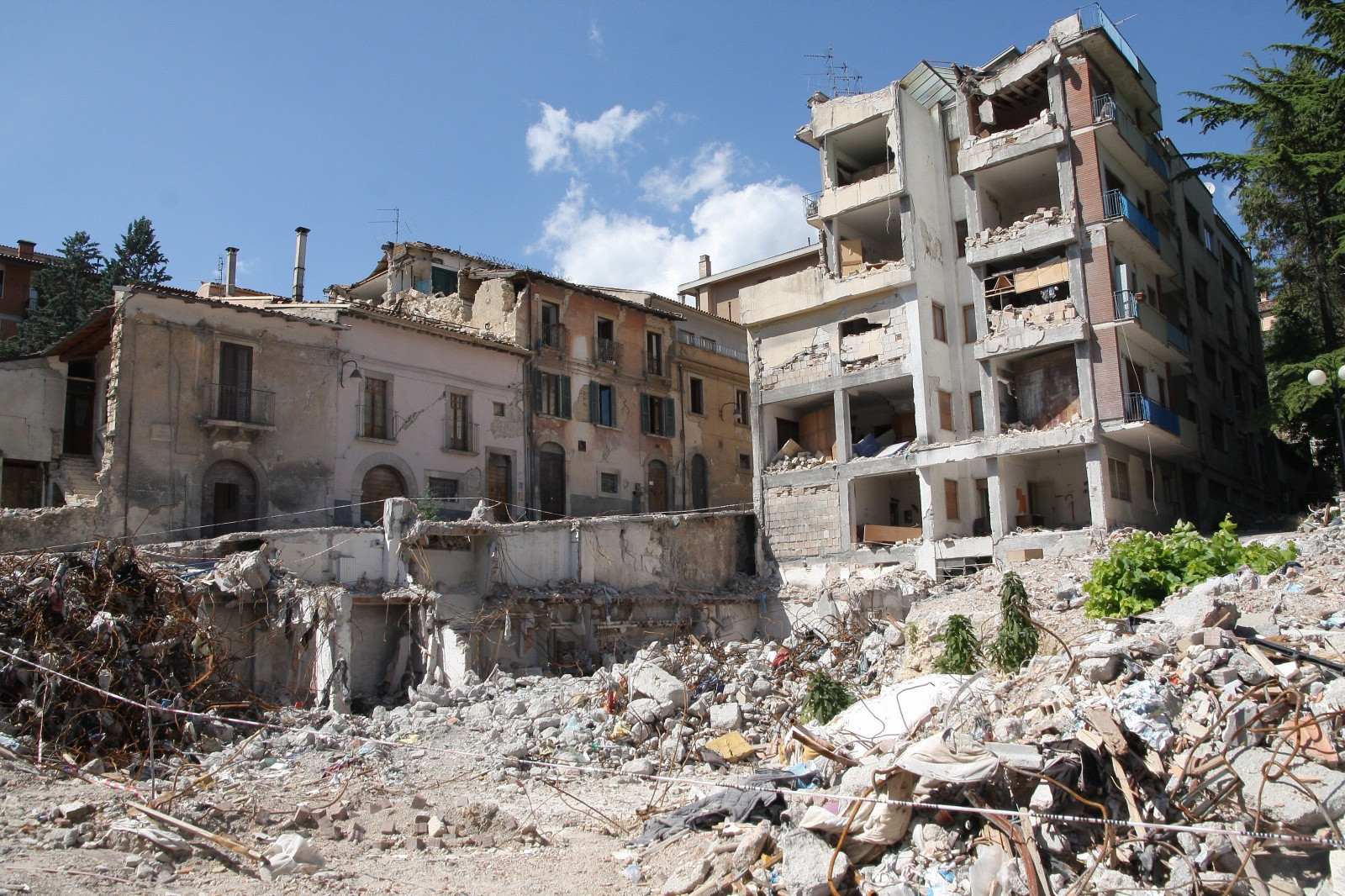 Л’Aквила после сильного землетрясения 2009 года. Фото 3 – фотографии Италии