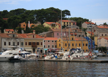 Причал в Мали-Лошинь, Хорватия – фотографии Хорватии