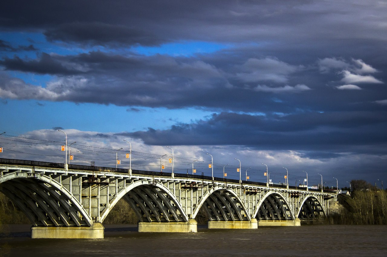 Мост в городе Бийск, Алтай. Фото 1 – фотографии России