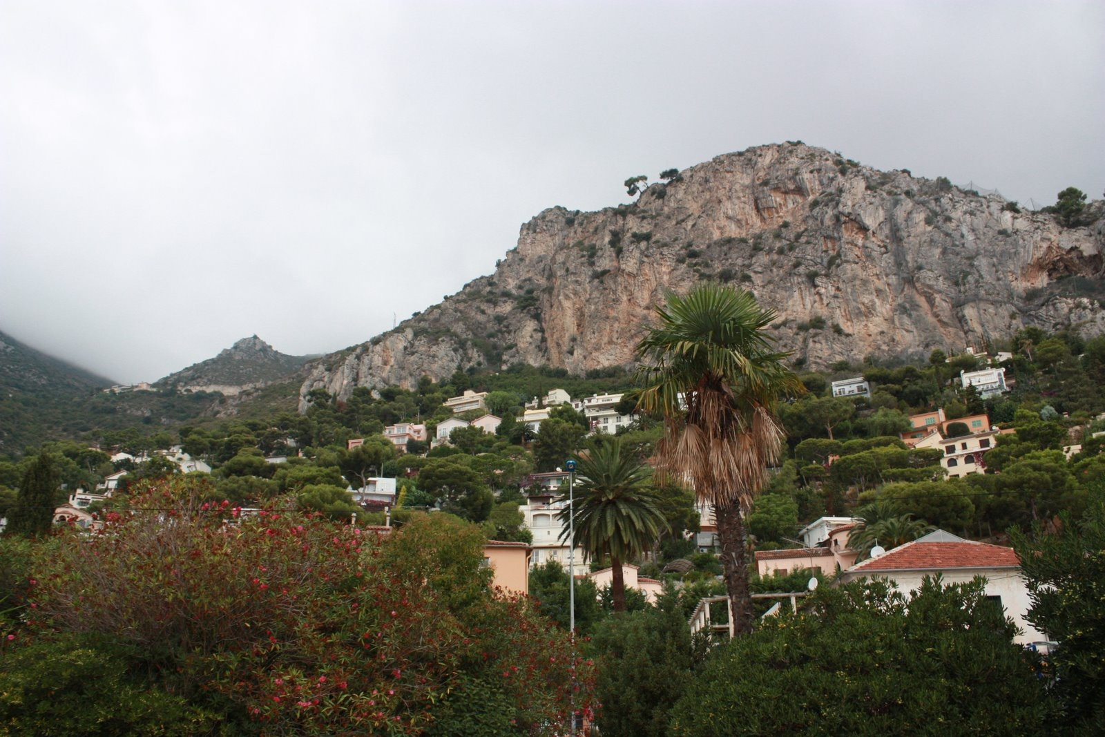 Дома в Эз, Франция. Фото 17 – фотографии Франции