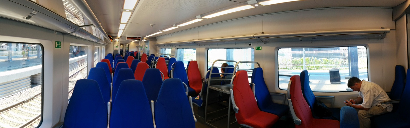 Салон электрички Туапсе - Адлер. Фото 2 – фотографии России