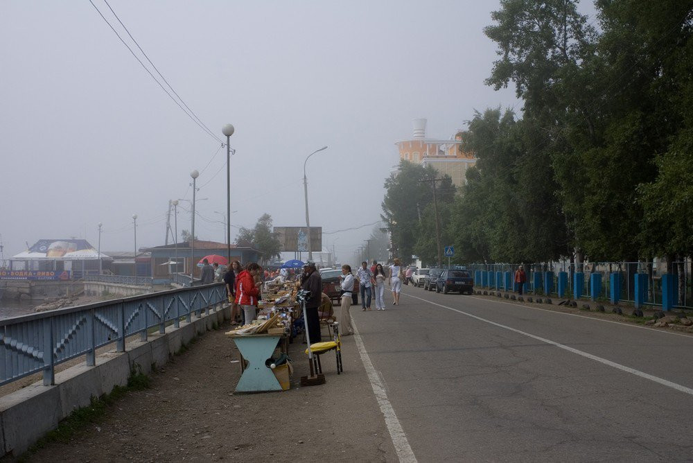 Набережная в Листвянке, Россия – фотографии России