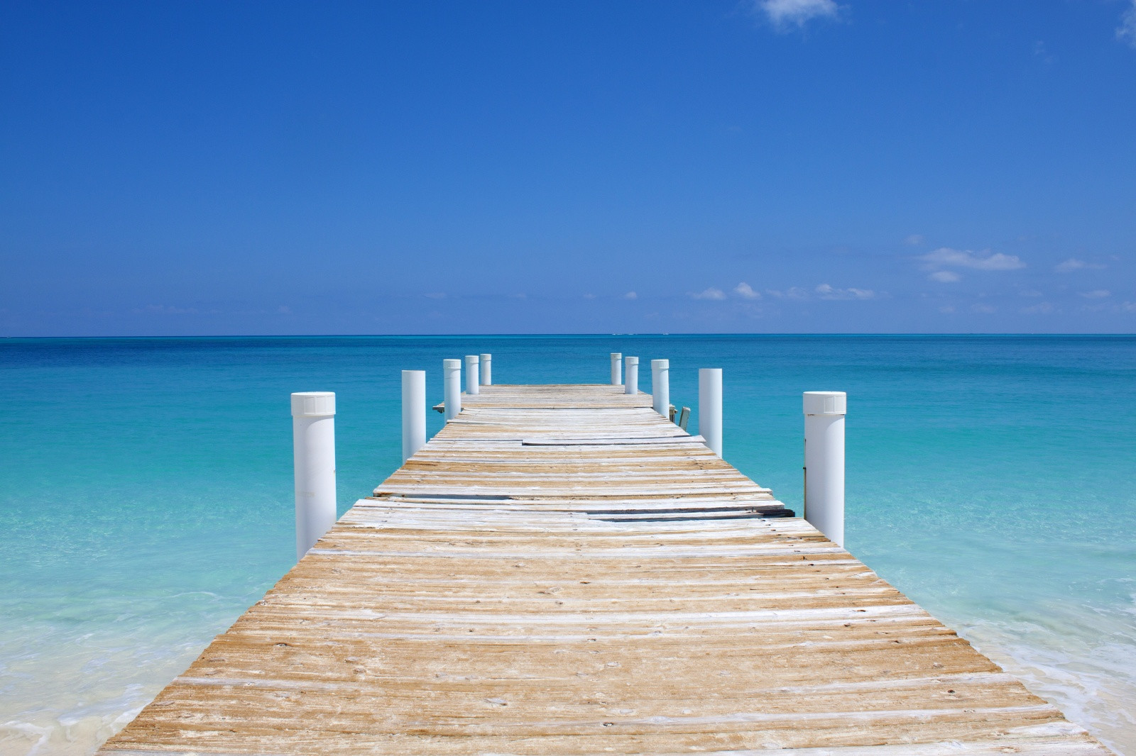 Пристань на побережье Провиденсиалес (Providenciales), острова Кайкос – фотографии Тёркс и Кайкос