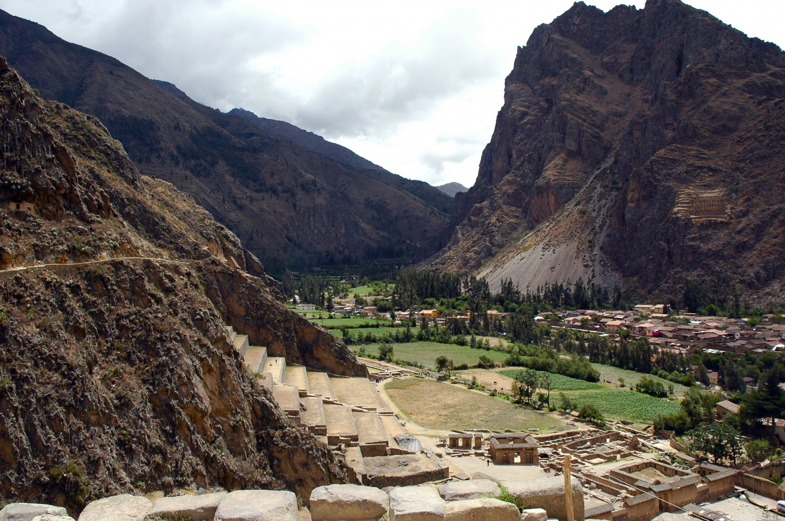 Панорама руин Ольянтайтамбо – фотографии Перу