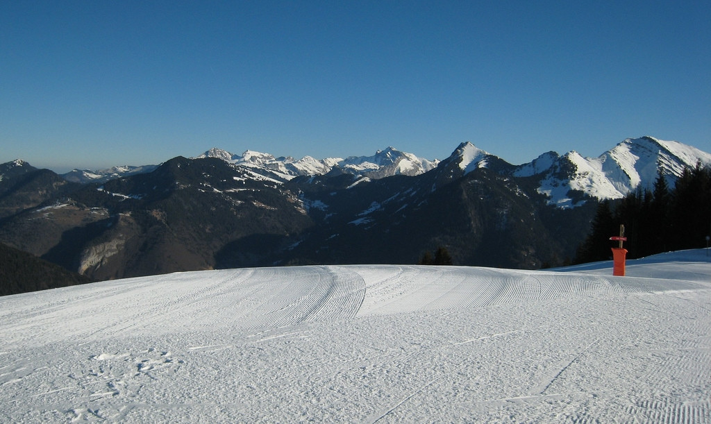 Горы в Сэн-Жан-Д'Ольп, Франция – фотографии Франции