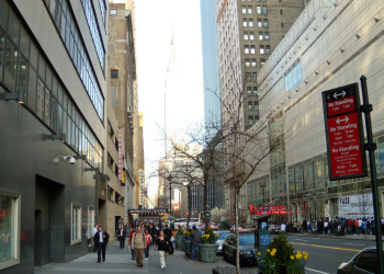 Улица Пятая авеню в Нью Йорке, США. Фото 8 – фотографии США