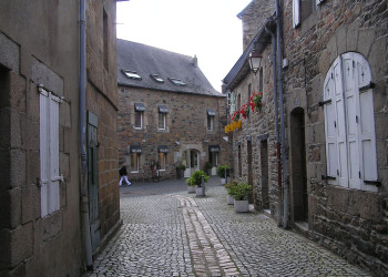 Улица в Пэмполе, Франция. Фото 1 – фотографии Франции