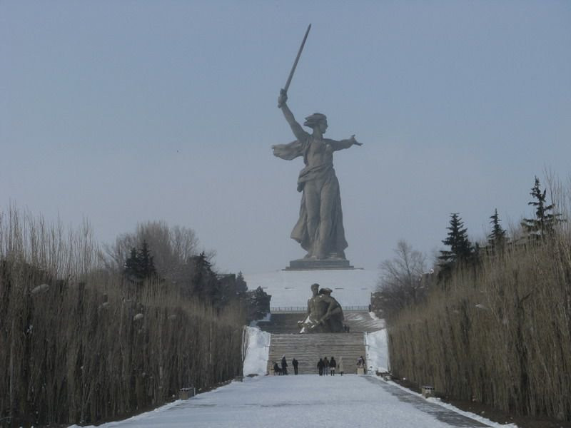 Памятник Родина мать зовёт в Кургане, Россия – фотографии России
