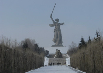 Памятник Родина мать зовёт в Кургане, Россия – фотографии России
