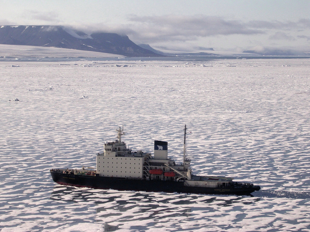Атомный ледокол плывёт к Земле Франца-Иосифа. Фото 1 – фотографии России