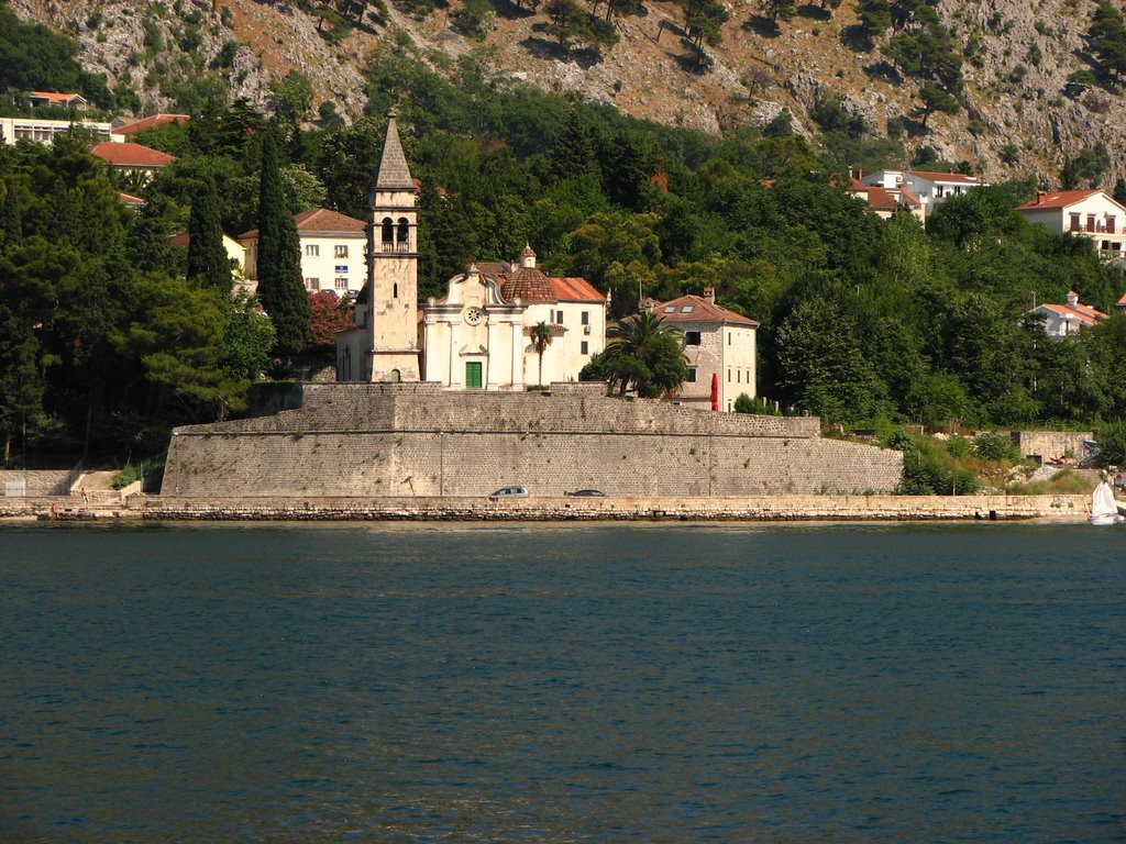 Набережная в Которском заливе, Черногория – фотографии Черногории