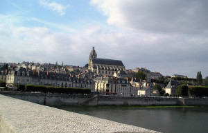 Набережная в Блуа, Франция – фотографии Франции