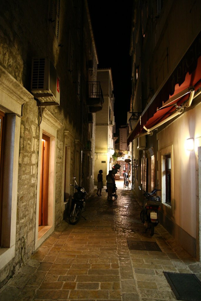 Улица в Будва, Черногория. Фото 14 – фотографии Черногории