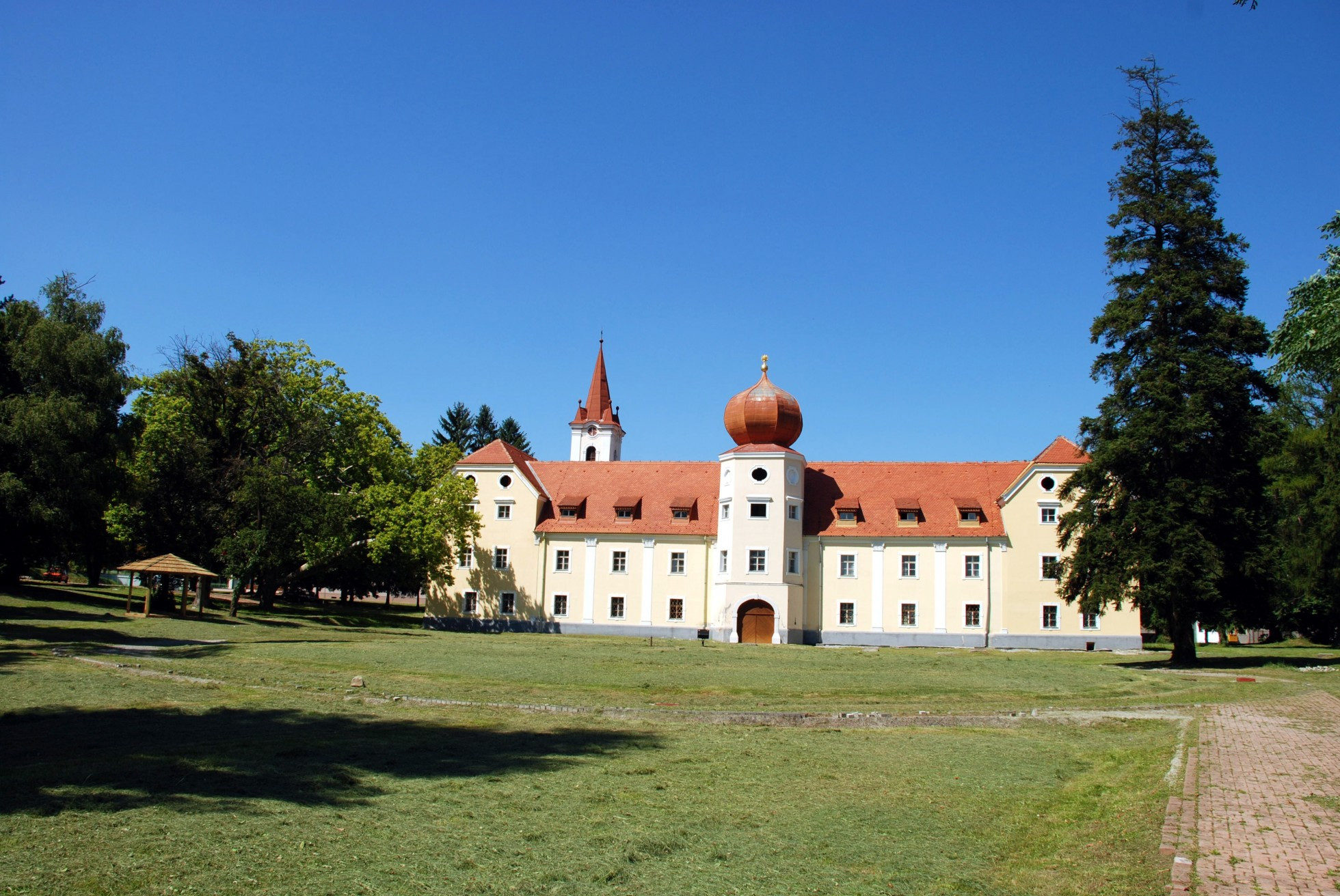 Монастырь в Словонии, Хорватия – фотографии Хорватии