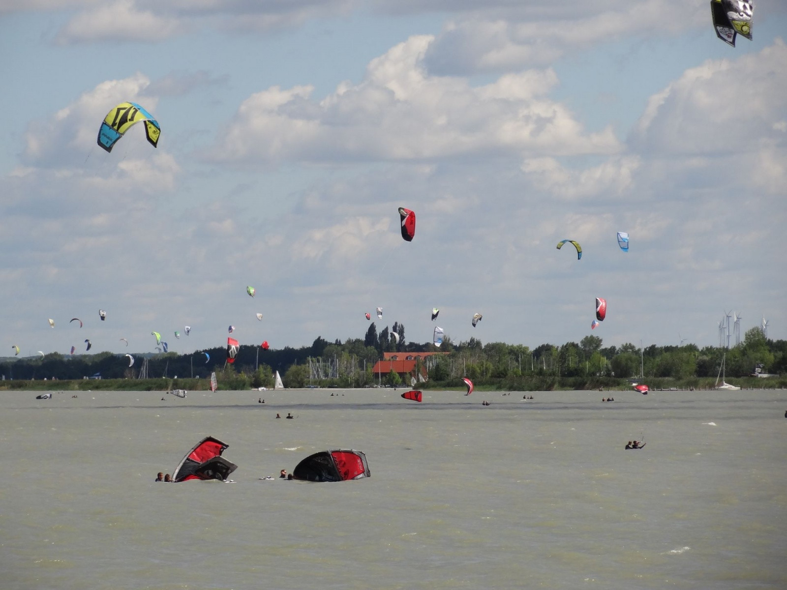 Винд-сёрфинг на озере Нойзидлер-Зе (Neusiedler See), Австрия – фотографии Австрии