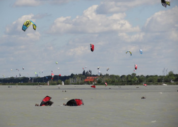 Винд-сёрфинг на озере Нойзидлер-Зе (Neusiedler See), Австрия – фотографии Австрии