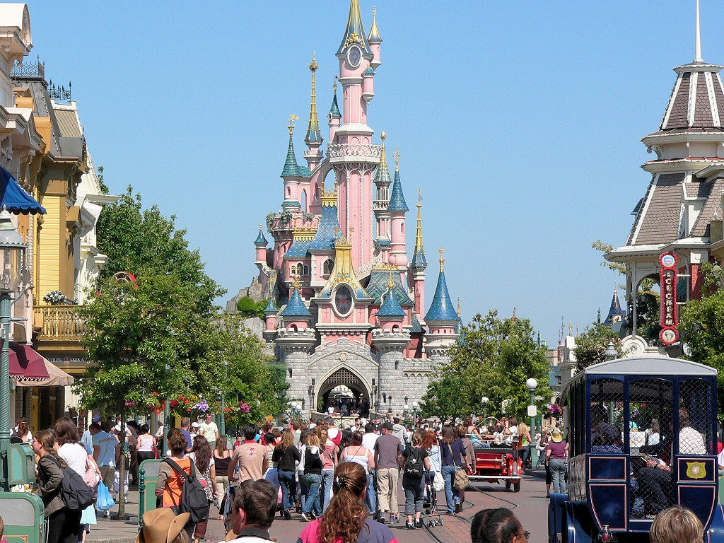 Люди в Диснейленде, Франция. Фото 4 – фотографии Франции