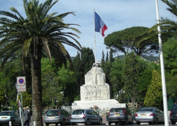 Памятник в Тулоне, Франция – фотографии Франции