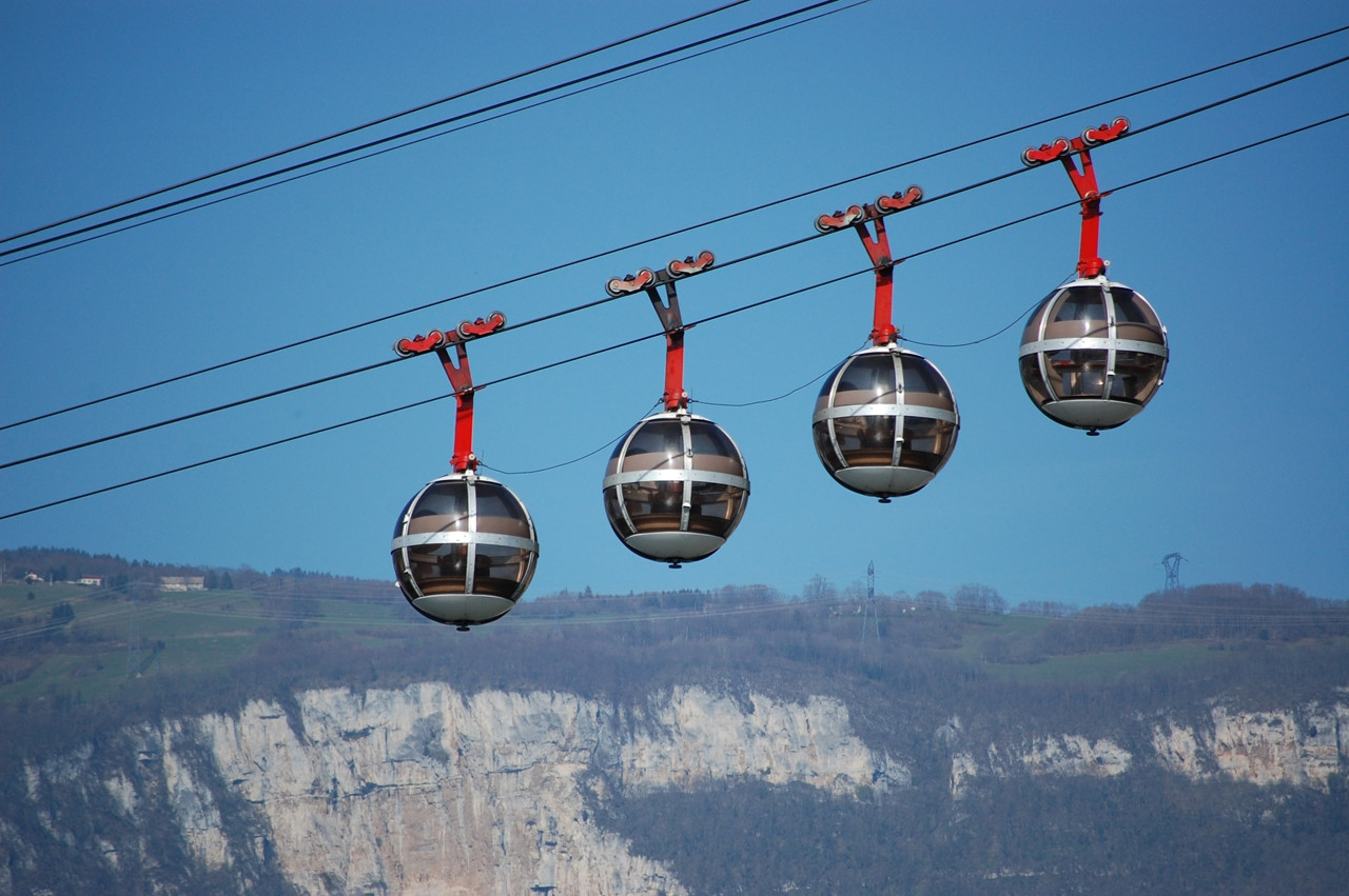 Канатная дорога в Гренобле, Франция – фотографии Франции