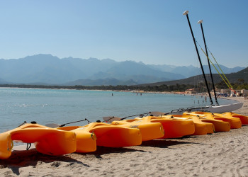 Пляж в Кальви, Франция – фотографии Франции