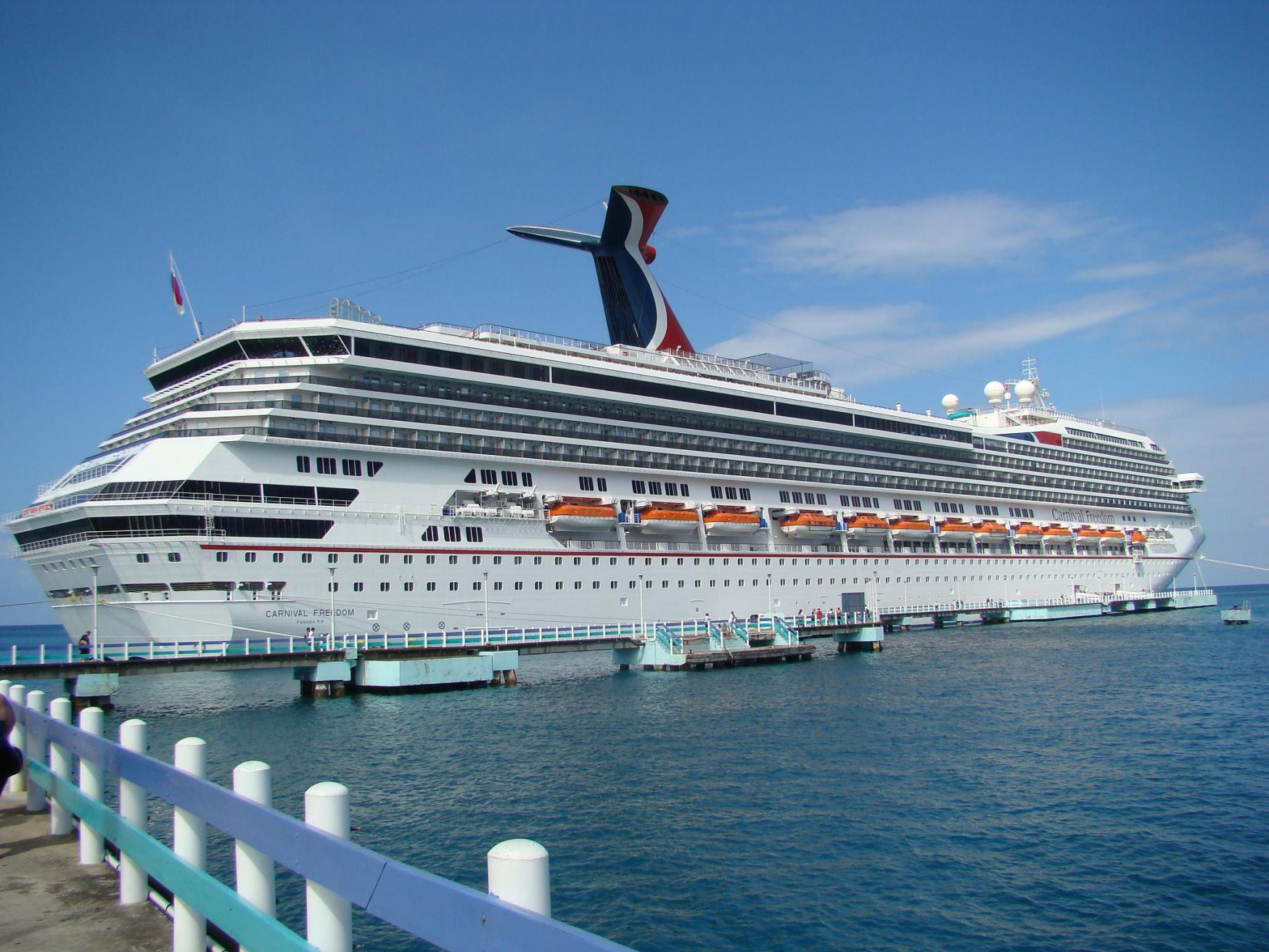 Корабль в Очо Риос, Ямайка.Фото 1 – фотографии Ямайки