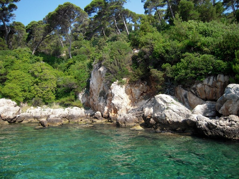 Скалы на острове Локрум, Хорватия. Фото 12 – фотографии Хорватии