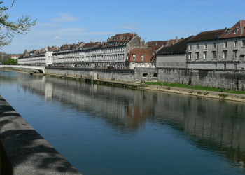 Река в Безансоне, Франция. Фото 6 – фотографии Франции