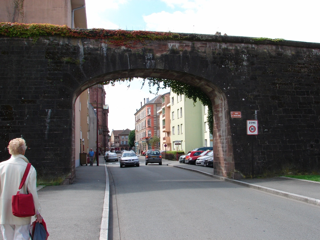 Арка в Бельфоре, Франция – фотографии Франции