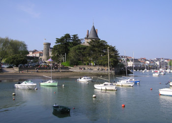 Набережная в Порнике, Франция – фотографии Франции