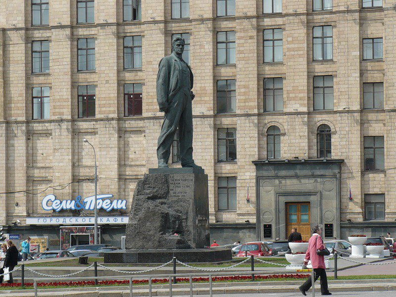 Памятник в Белгороде, Россия. Фото 5 – фотографии России