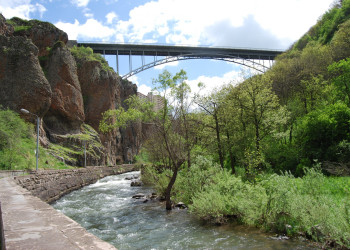 Мост над ущельем Джермука, Армения – фотографии Армении