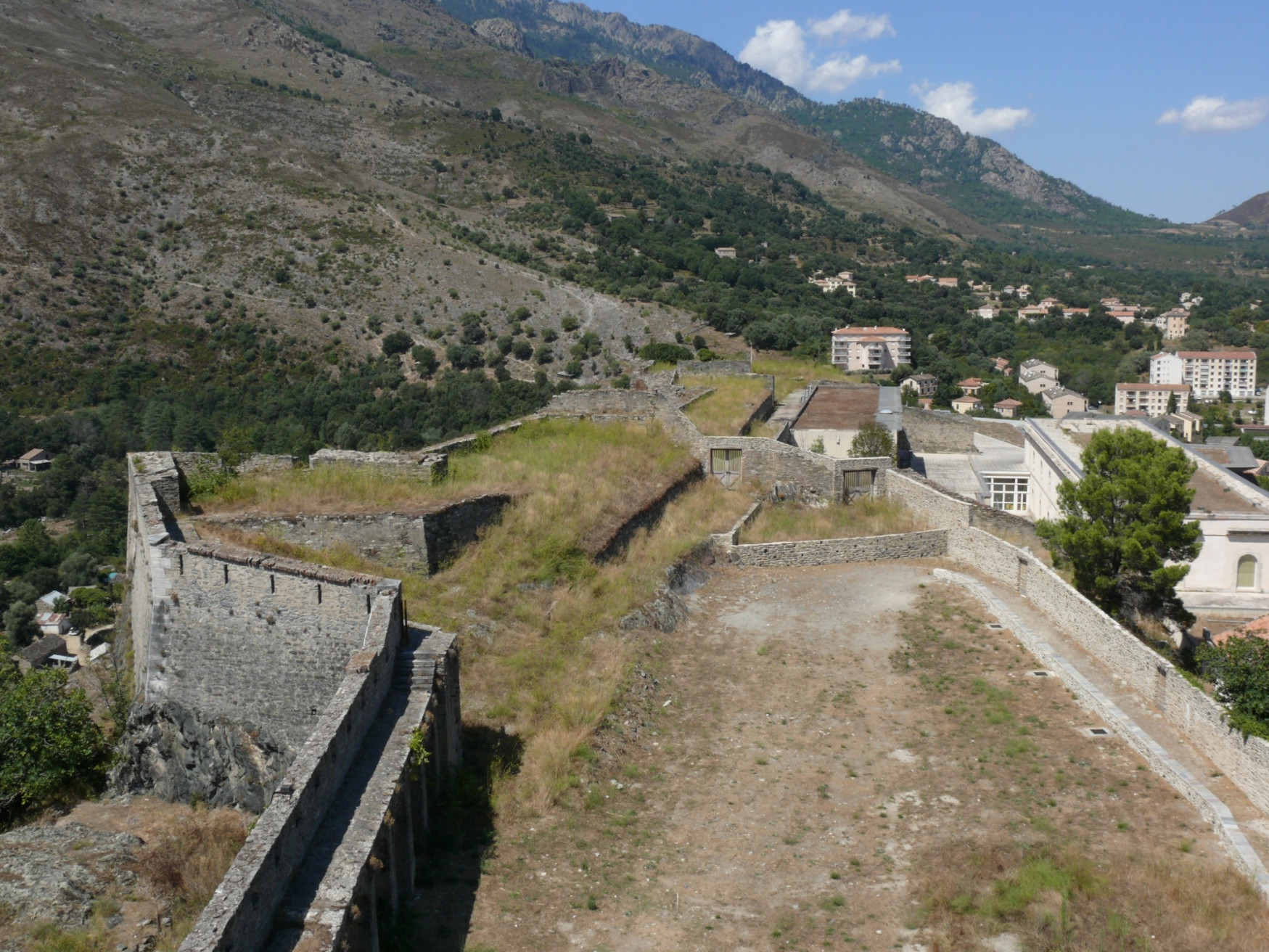 Горы в Корте, Франция – фотографии Франции